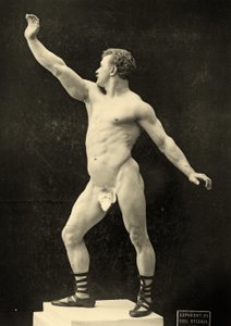 Eugen Sandow, w klasycznej pozie starożytnego Greka-Rzymianina, ok. 1894 r.